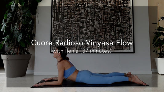 [Italian] Cuore radioso: 30 minuti di Vinyasa Flow