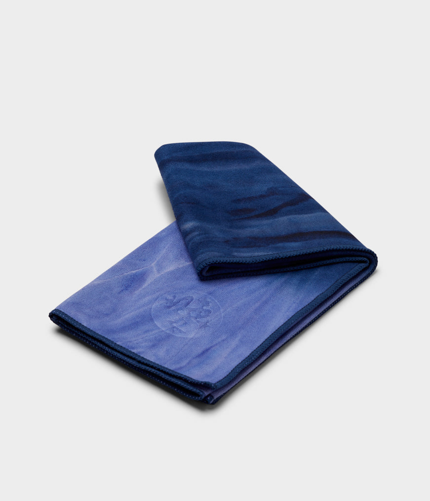 Absorbent & Amazing extra Grip | eQua® Hand Yoga Towel | Manduka EU