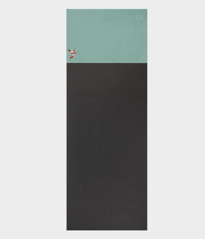 Manduka eQua Serviette pour Tapis de Yoga – Microfibre à séchage Rapide, légère, Facile pour Les Voyages, Utilisation pour Le Yoga Chaud, Le Vinyasa et l'énergie – 182 cm – Vert Sauge Manduka eQua Serviette pour Tapis de Yoga – Microfibre à séchage Rapide, légère, Facile pour Les Voyages, Utilisation pour Le Yoga Chaud, Le Vinyasa et l'énergie – 182 cm – Vert Sauge
