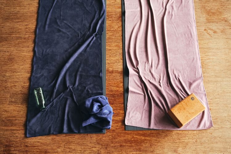 Sweat Activated Grip eQua® Yoga Mat Towel | Manduka EU